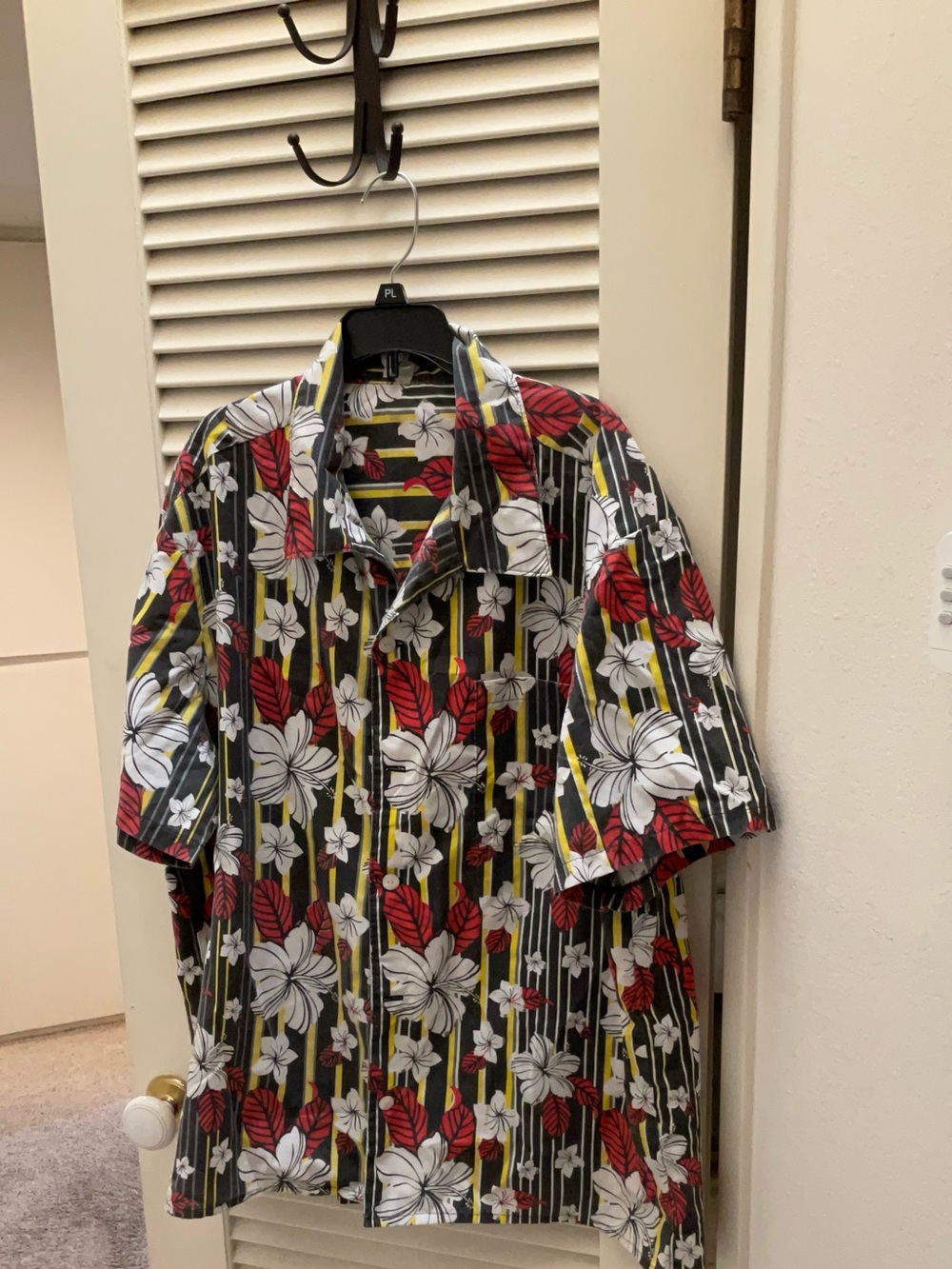 Men’s Polynesian floral shirt